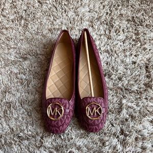 Michael Kors logo flat